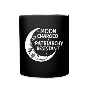 Moon charged, patriarchy resistant - Tasse einfarbig - Schwarz - Vorne