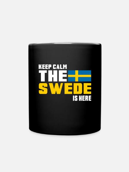 Keep Calm The Swede is Here/ Schweden Geschenk - Tasse einfarbig - Schwarz