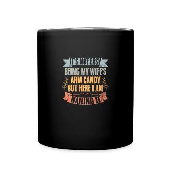 It's Not Easy Being My Wife's Arm Candy But Here I - Tasse einfarbig - Schwarz - Vorne