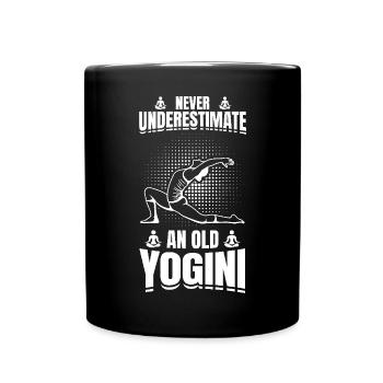 Unterschätze nie eine alte Yogini - Tasse einfarbig - Schwarz - Vorne