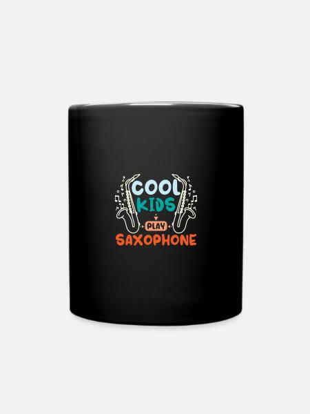 Des enfants cool jouent du saxophone - Mug uni - noir