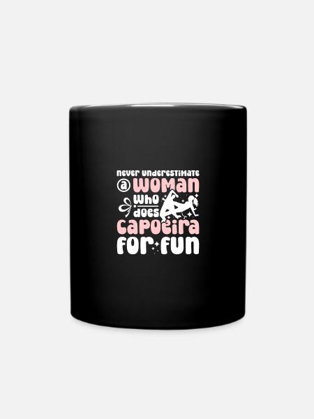 Never underestimate a woman who does Capoeira - Tasse einfarbig - Schwarz