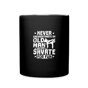 Ne sous-estimez jamais un vieil homme qui fait de la savate - Mug uni - noir - Devant