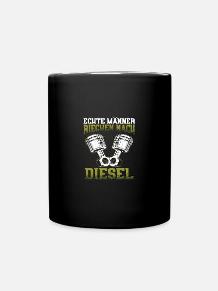 Echte Männer riechen nach Diesel - Tasse einfarbig - Schwarz