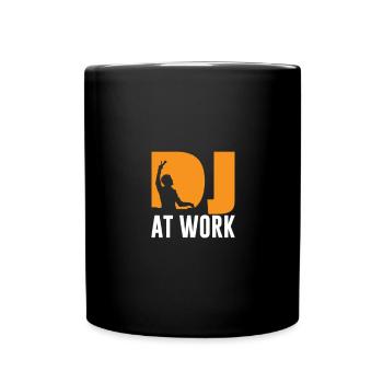 DJ bei der Arbeit - Tasse einfarbig - Schwarz - Vorne
