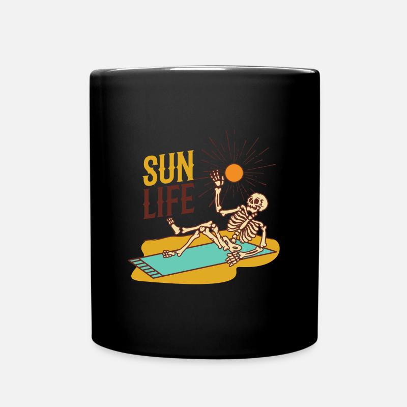 Sun Life Sonnen Leben Skelett auf einem Strandtuch - Tasse einfarbig - Schwarz
