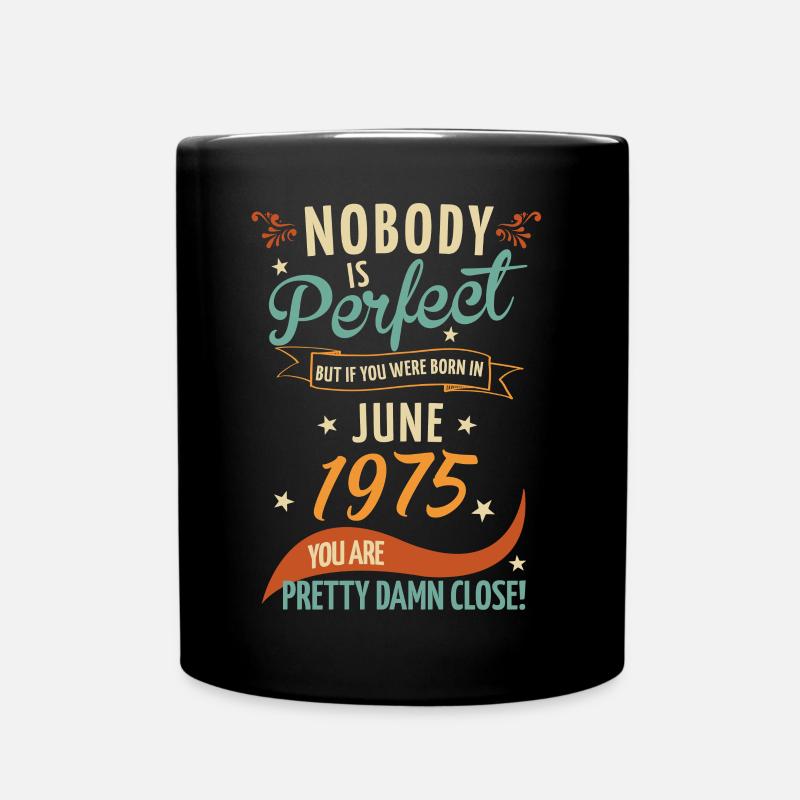 Nobody Is Perfect Born In June 1975 - Tasse einfarbig - Schwarz
