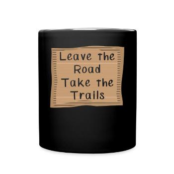Wandern Leave the Road take the Trails - Tasse einfarbig - Schwarz - Vorne