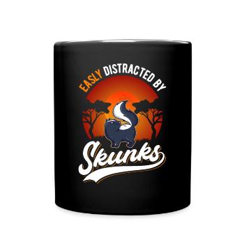 Easily distracted by Skunks Stinktier - Tasse einfarbig - Schwarz - Vorne