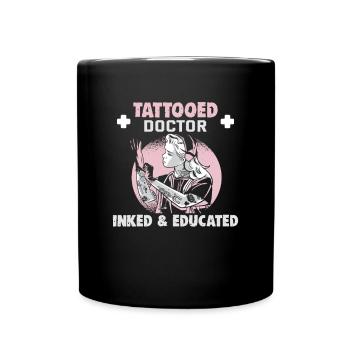 Doktor Medizin Tattooed Doctor Inked & Educated - Tasse einfarbig - Schwarz - Vorne
