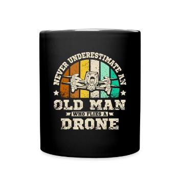 Never underestimate an old man who flies a drone - Tasse einfarbig - Schwarz - Vorne