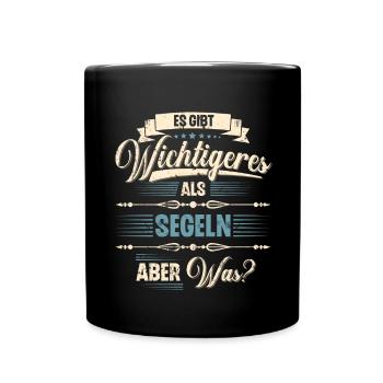 Segeln Segler Segelboot Es Gibt Wichtigeres - Tasse einfarbig - Schwarz - Vorne
