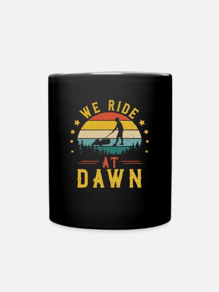 Nous roulons à Dawn Tondeuse à gazon vintage Jardinage - Mug uni - noir