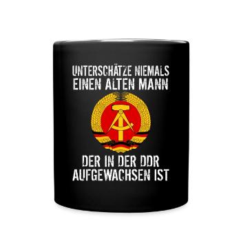Unterschätze niemals einen alten Mann aus der DDR - Tasse einfarbig - Schwarz - Vorne