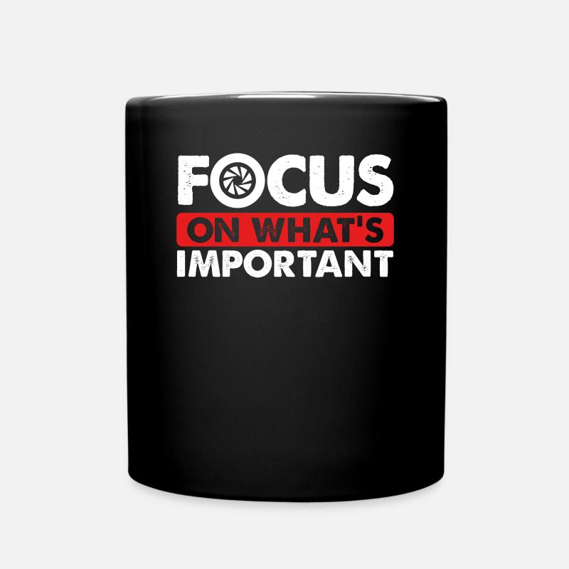 La caméra se concentre sur ce que - Mug uni - noir
