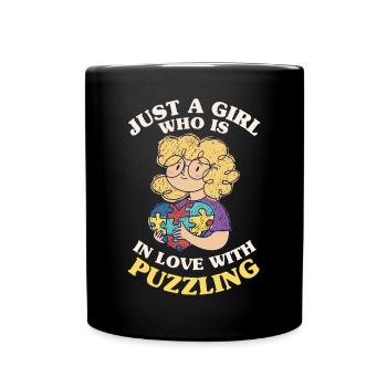 Süßes Mädchen, das in Puzzle Herz verliebt ist - Tasse einfarbig - Schwarz - Vorne