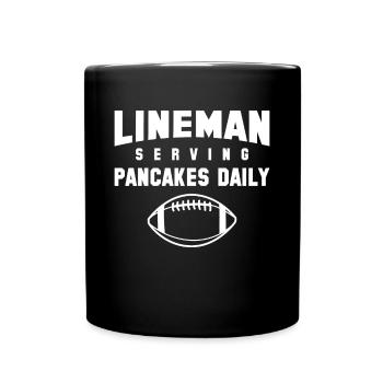 Lineman Serving Pancakes Daily Shirt - Tasse einfarbig - Schwarz - Vorne