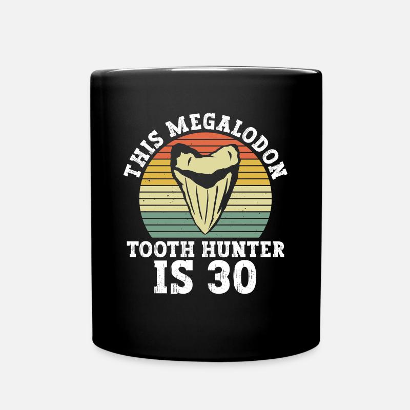 Ce chasseur de dents Megalodon est 30 - Megalodon Shark - Mug uni - noir