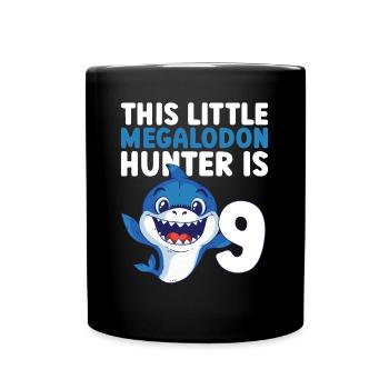Dieser kleine Megalodon-Jäger ist 9 - - Tasse einfarbig - Schwarz - Vorne