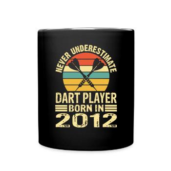 Ne sous-estimez jamais le joueur de fléchettes né en 2012 - Mug uni - noir - Devant