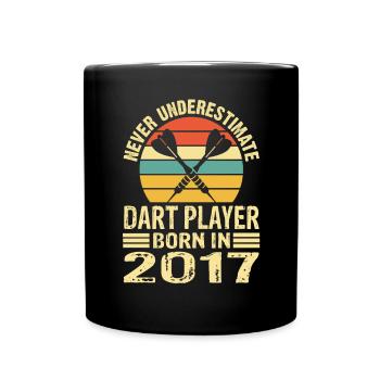 Never Underestimate Dart Player Born In 2017 - Tasse einfarbig - Schwarz - Vorne