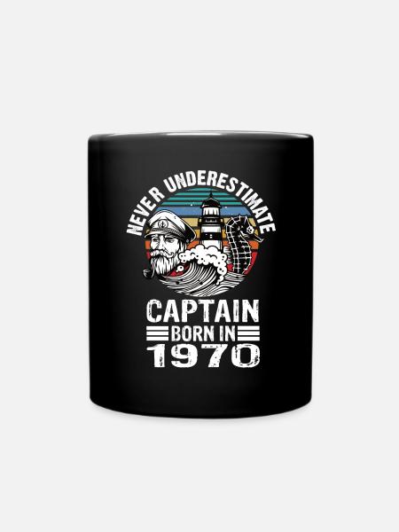 Ne sous-estimez jamais le capitaine né en 1970 - Mug uni - noir