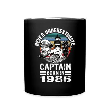 Never Underestimate Captain born in 1986 - Tasse einfarbig - Schwarz - Vorne