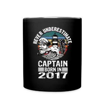 Never Underestimate Captain born in 2017 - Tasse einfarbig - Schwarz - Vorne
