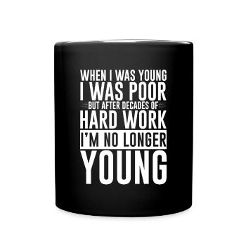 Après des décennies de travail acharné, je ne suis plus jeune 4 - Mug uni - noir - Devant