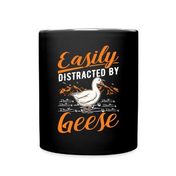 Easily distracted by Geese Gänsezüchter Gänse - Tasse einfarbig - Schwarz - Vorne