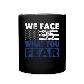 Policier Nous faisons face à ce que vous craignez Uniforme de police - Mug uni - noir - Devant
