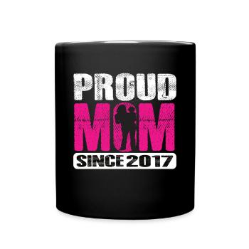 Proud Mom Since 2017 - Tasse einfarbig - Schwarz - Vorne
