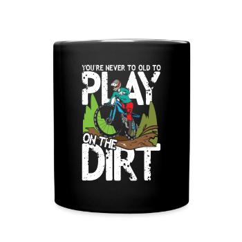 You're Never To Old To Play On The Dirt - Tasse einfarbig - Schwarz - Vorne