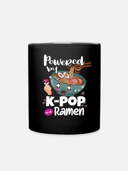 Propulsé par Kpop et Ramen - Mug uni - noir