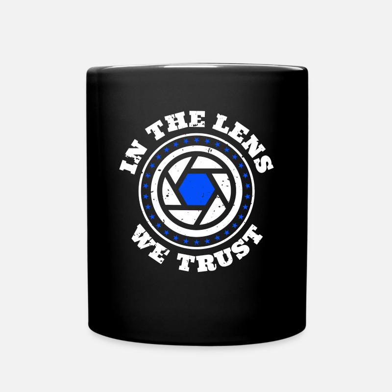Dans The Lens We Trust Photographer Shirt Gift - Mug uni - noir