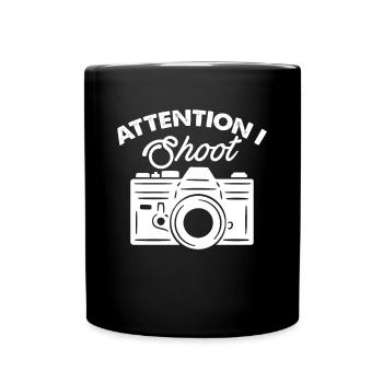 Attention I Shoot Fotograf Shirt - Tasse einfarbig - Schwarz - Vorne