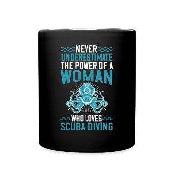 Ne sous-estimez jamais le pouvoir d’une femme qui - Mug uni - noir - Devant