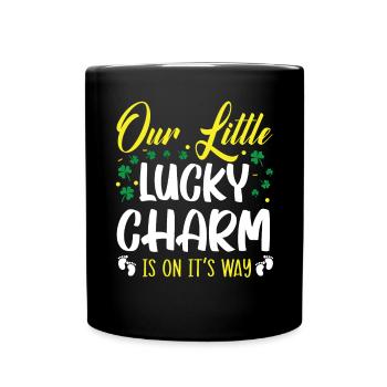 Notre petit porte-bonheur est en route Saint-Patrick - Mug uni - noir - Devant