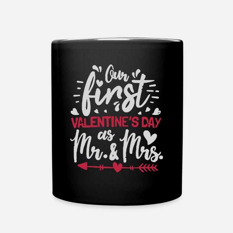 Nouvellement mariés notre première Saint-Valentin en tant que M. et Mme Le - Mug uni - noir