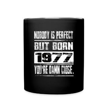 Personne n’est parfait mais né en 1977 - Mug uni - noir - Devant