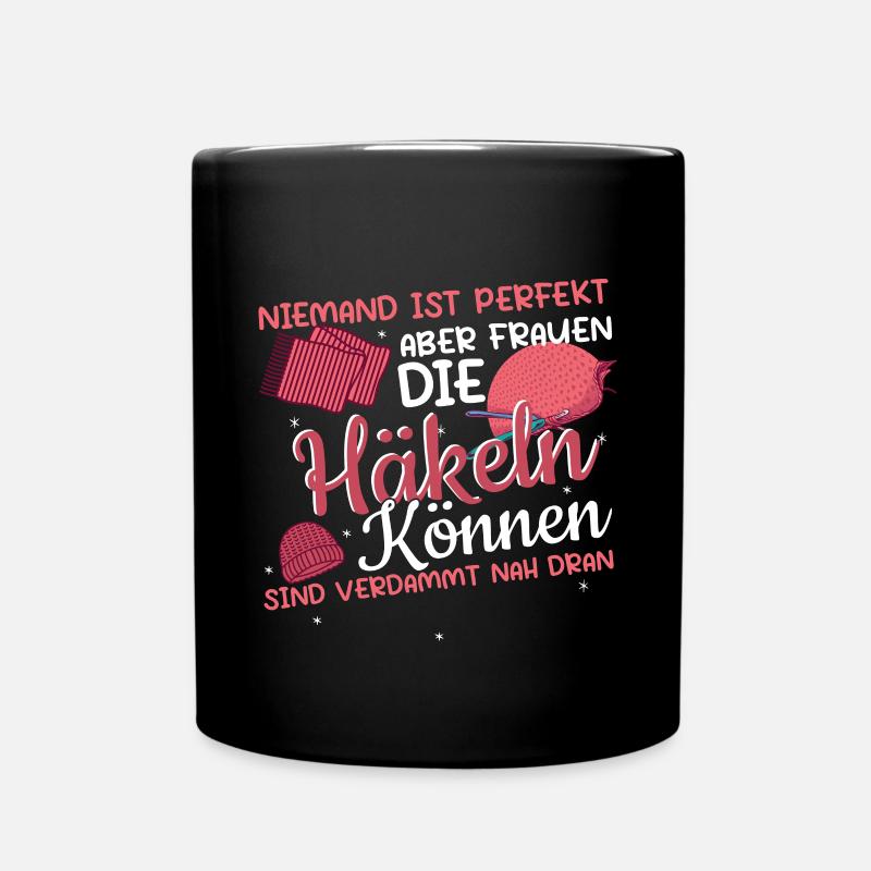 Häckeln Handarbeit Niemand ist perfekt - Tasse einfarbig - Schwarz