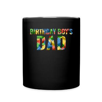 Le père d’un garçon d’anniversaire construit des blocs de construction - Mug uni - noir - Devant