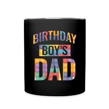Le père d’un garçon d’anniversaire construit des blocs de construction - Mug uni - noir - Devant