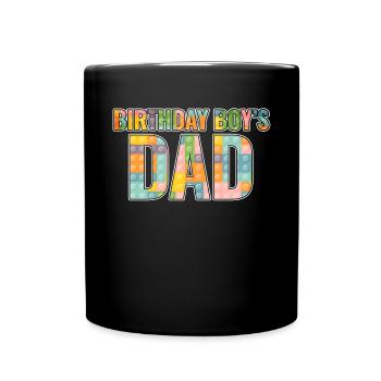 Le père d’un garçon d’anniversaire construit des blocs de construction - Mug uni - noir - Devant