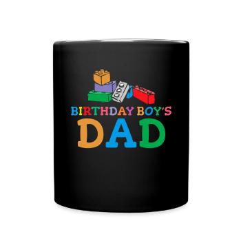 Le père d’un garçon d’anniversaire construit des blocs de construction - Mug uni - noir - Devant