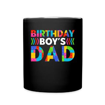 Le père d’un garçon d’anniversaire construit des blocs de construction - Mug uni - noir - Devant