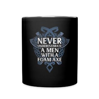 Never Underestimate A Men With A Foam Axe - Tasse einfarbig - Schwarz - Vorne