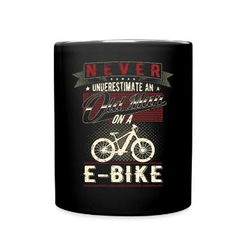 Ne sous-estimez jamais la pension de vélo électrique d’un vieil homme - Mug uni - noir - Devant