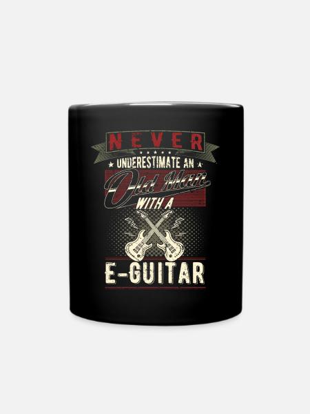 Unterschätze niemals einen alten Mann E-Gitarre - Tasse einfarbig - Schwarz