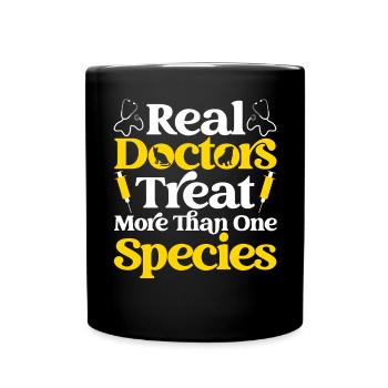 Les vrais médecins traitent plus d’une espèce vétérinaire - Mug uni - noir - Devant